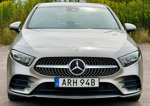 Mercedes-Benz A180 2 of 5