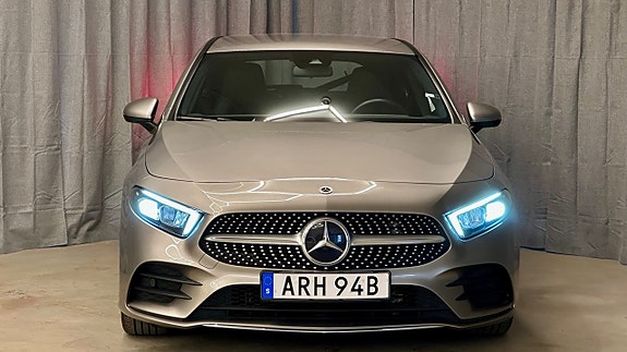 Mercedes-Benz A180 2 of 5