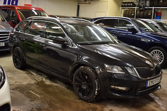 Skoda Octavia 2 of 5