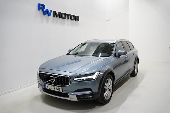 Volvo V90 Cross Country 2 of 5