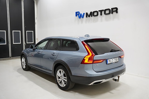 Volvo V90 Cross Country 4 of 5