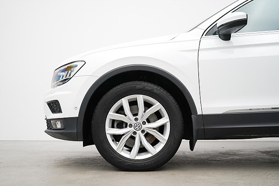 Volkswagen Tiguan 2 of 5