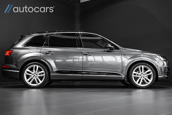 Audi Q7 2 of 5
