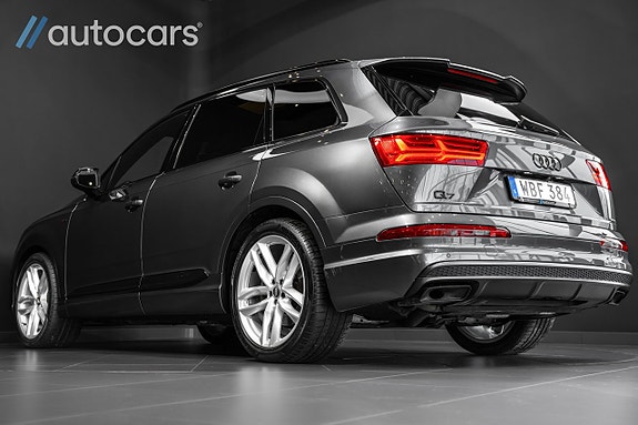 Audi Q7 4 of 5