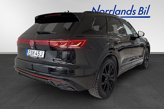 Volkswagen Touareg 3 of 5