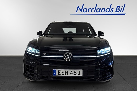 Volkswagen Touareg 2 of 5