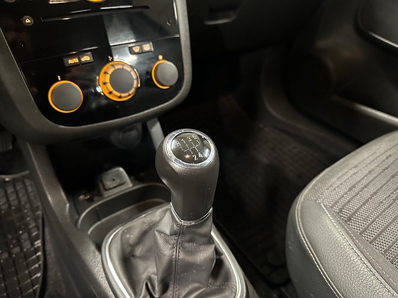 Opel Corsa 11 of 13