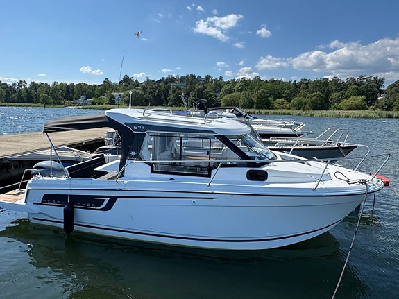 2022 Jeanneau Merry Fisher 695 Inkl 80/km trailer