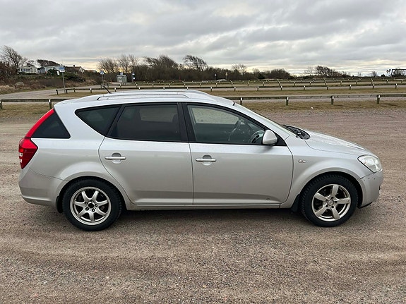 Kia Ceed 2 of 5