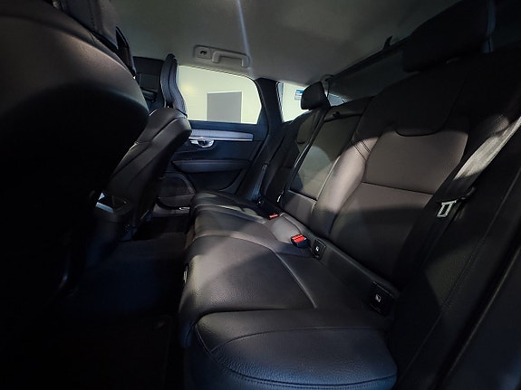 Volvo V90 Cross Country 16 of 30