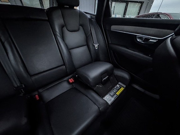 Volvo V90 Cross Country 18 of 27