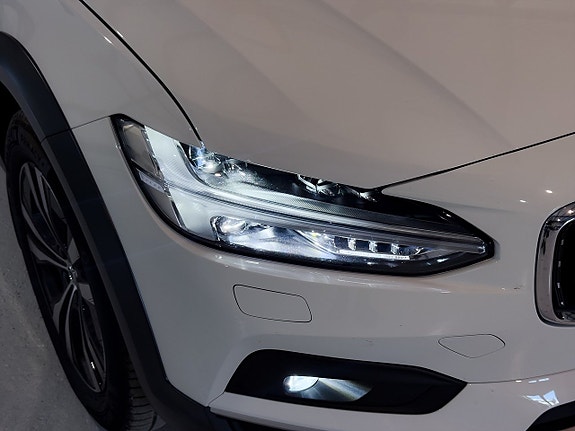 Volvo V90 Cross Country 3 of 30