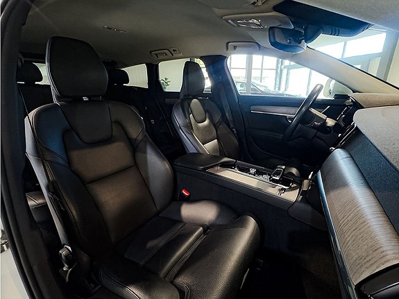 Volvo V90 Cross Country 11 of 27