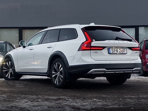 Volvo V90 Cross Country 3 of 5