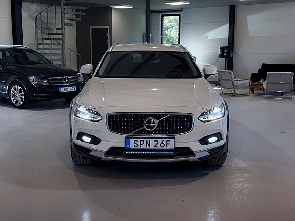 Volvo V90 Cross Country 2 of 30