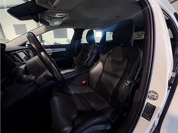 Volvo V90 Cross Country 10 of 27