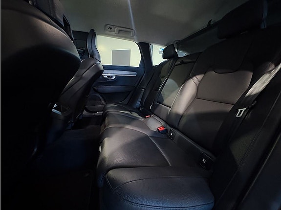 Volvo V90 Cross Country 16 of 27