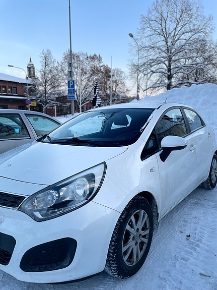Kia Rio 2 of 5