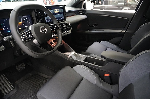 Nissan Micra 2 of 5