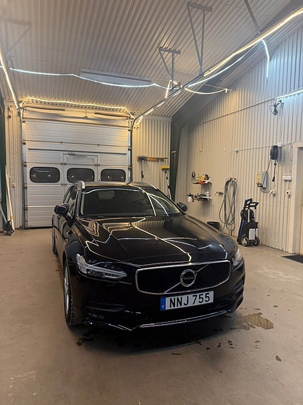 Volvo V90 2 of 12