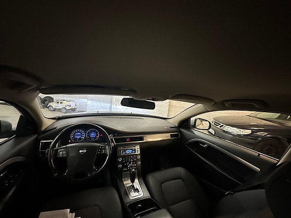 Volvo V70 9 of 17