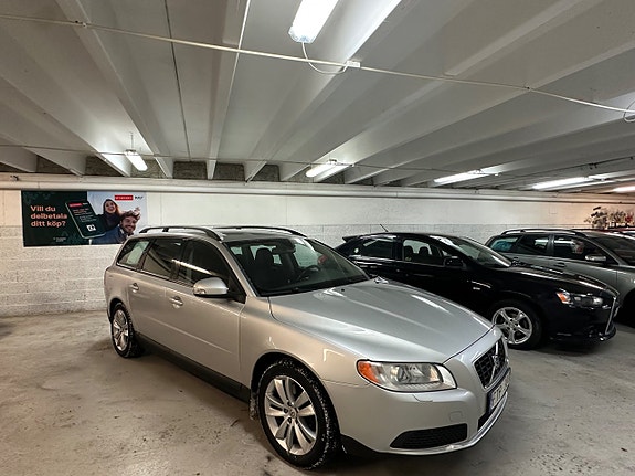 Volvo V70 3 of 17
