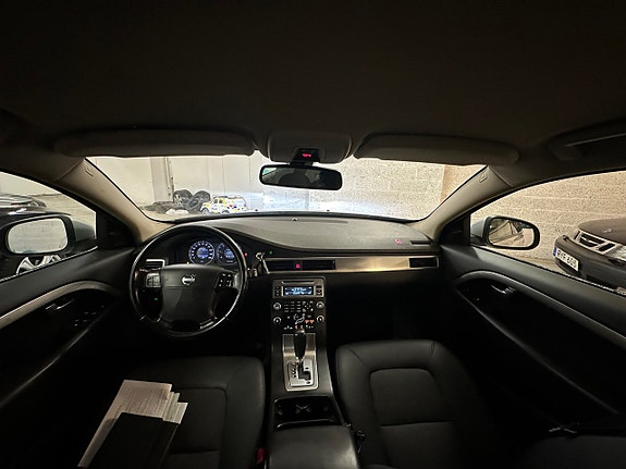 Volvo V70 10 of 17