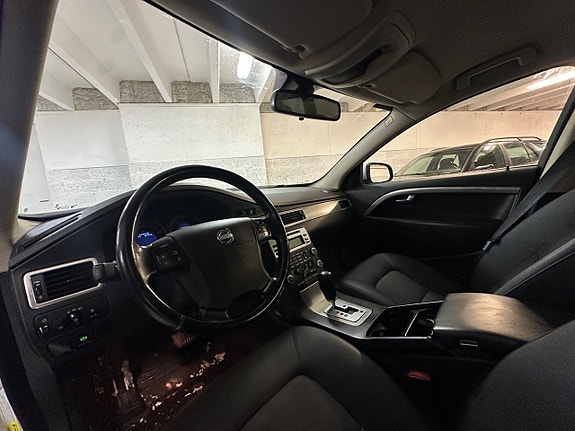 Volvo V70 7 of 17