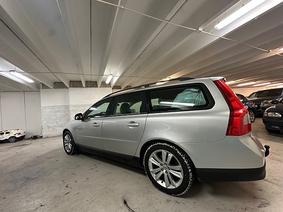 Volvo V70 6 of 17
