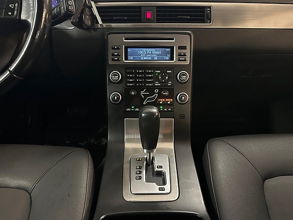 Volvo V70 11 of 17