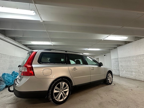 Volvo V70 4 of 17