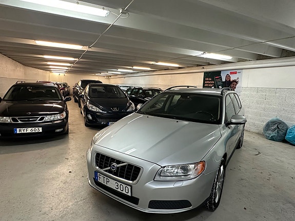 Volvo V70 2 of 17