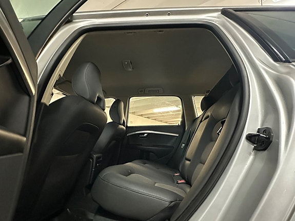 Volvo V70 8 of 17