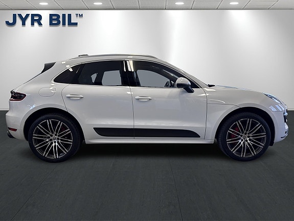 Porsche Macan Turbo 2 of 5