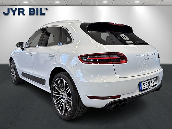Porsche Macan Turbo 5 of 5