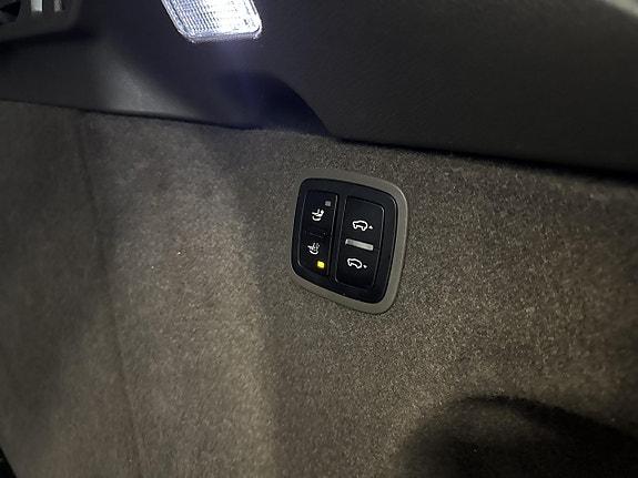 Porsche Macan Turbo 16 of 26