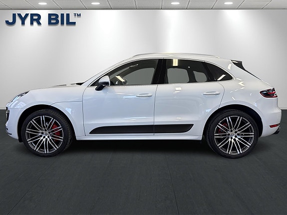 Porsche Macan Turbo 6 of 26