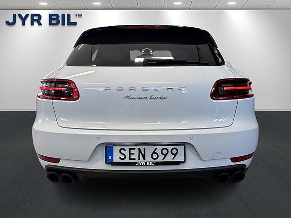Porsche Macan Turbo 4 of 5