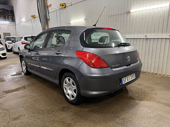 Peugeot 308 3 of 5