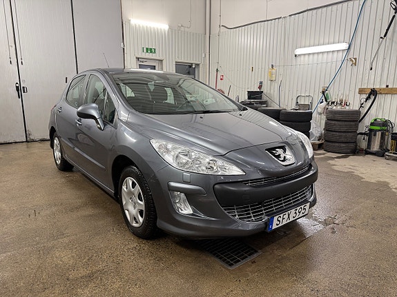 Peugeot 308 2 of 5
