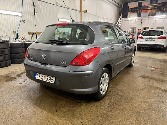 Peugeot 308 4 of 5