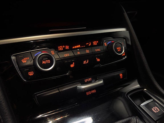 BMW 218 12 of 26