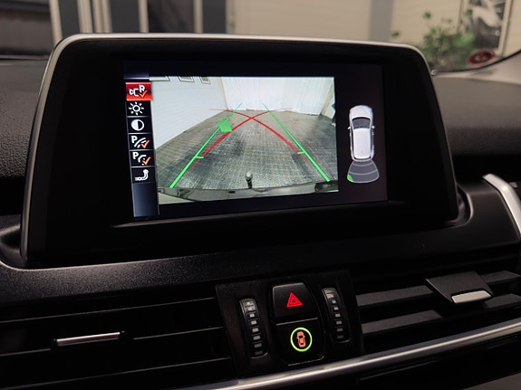 BMW 218 14 of 26