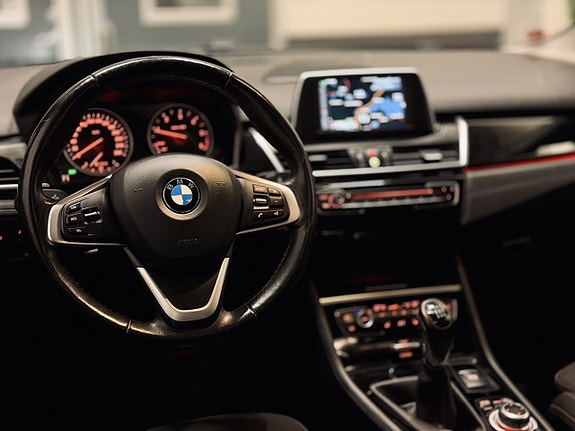 BMW 218 9 of 26