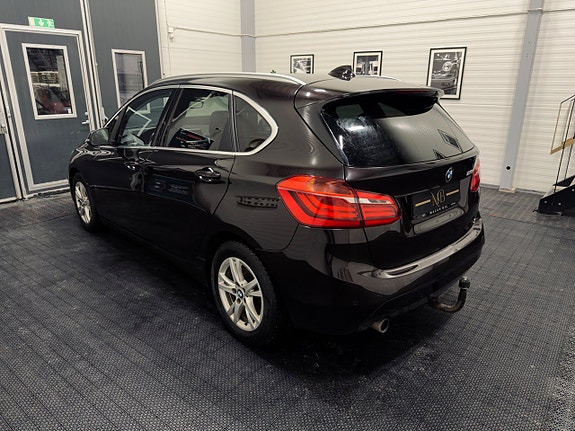 BMW 218 4 of 5