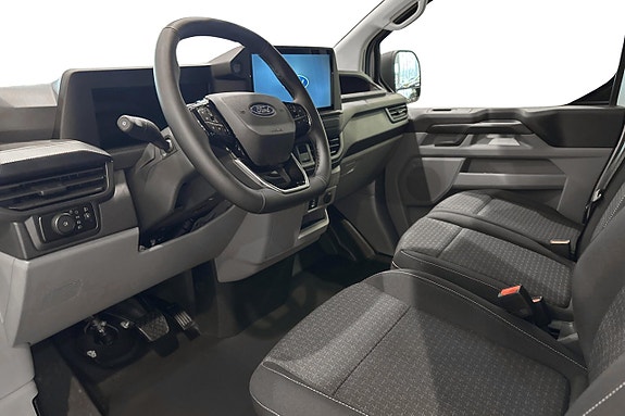 Ford Transit Custom 8 of 12