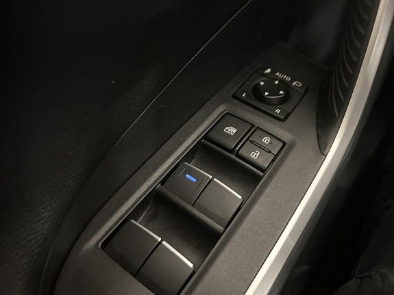 Toyota RAV4 23 of 25