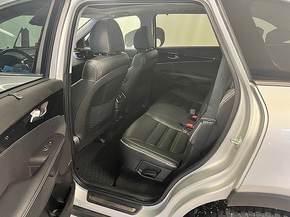 Kia Sorento 7 of 15