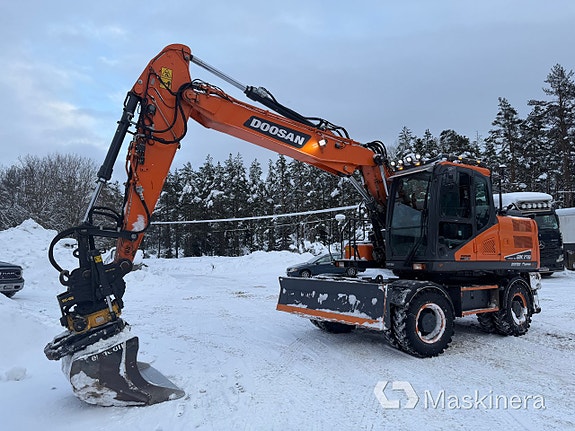Hjulgrävare Doosan DX170W-7 med tillbehör