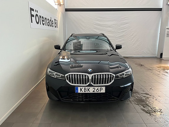 BMW 320 2 of 5